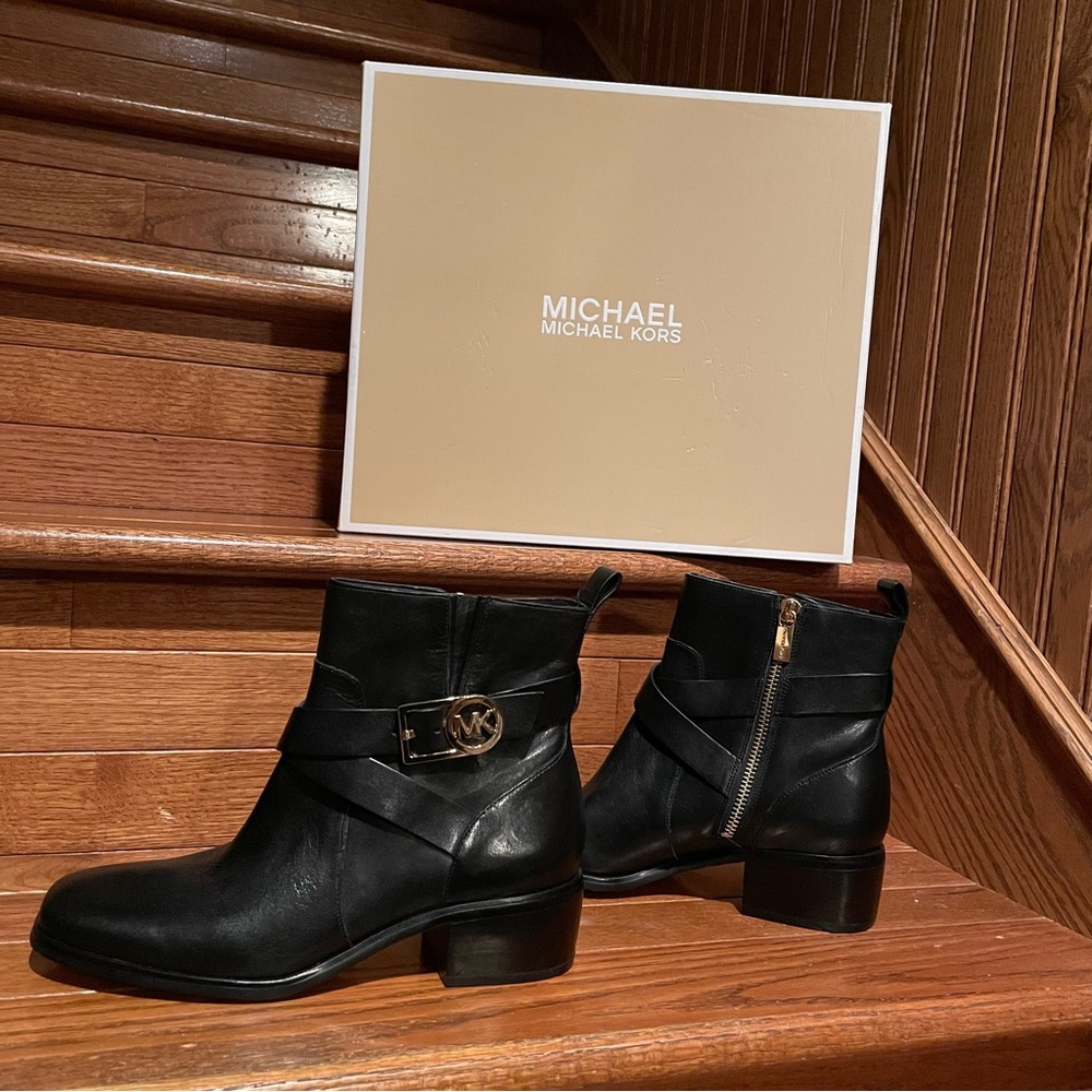 Brand New Michael Kors Bryce black leather ankle bootie women’s size 6